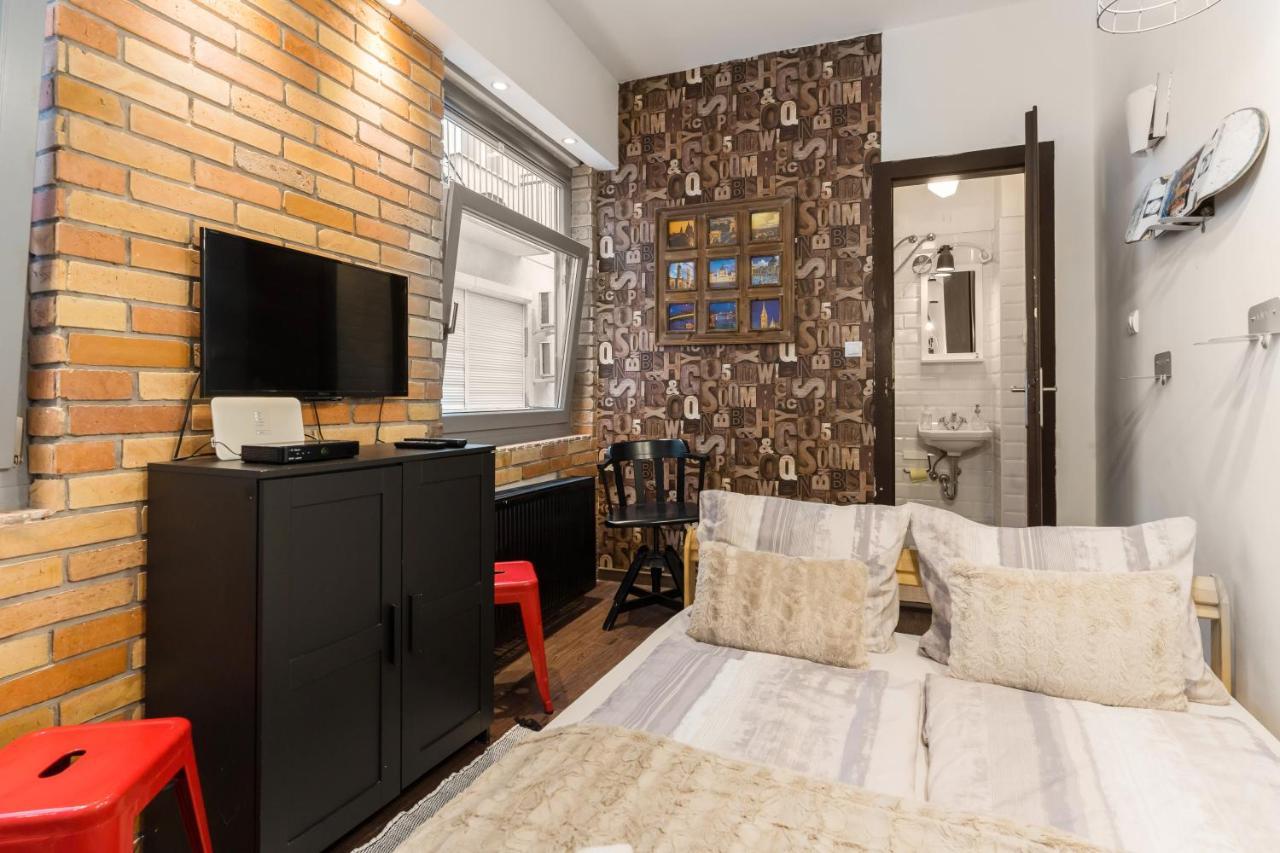 Cheerful Studio Budapest Downtown Bagian luar foto