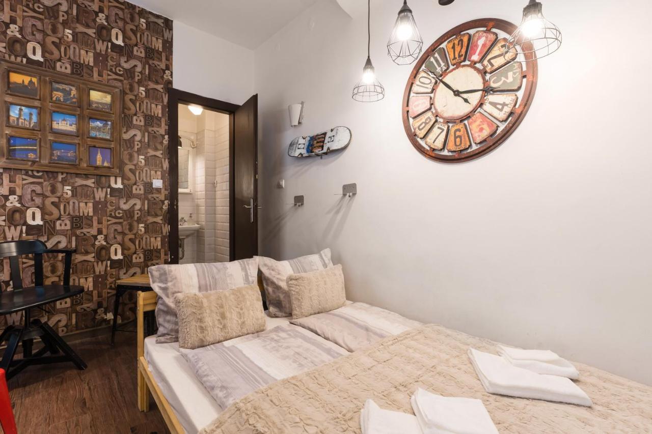 Cheerful Studio Budapest Downtown Bagian luar foto